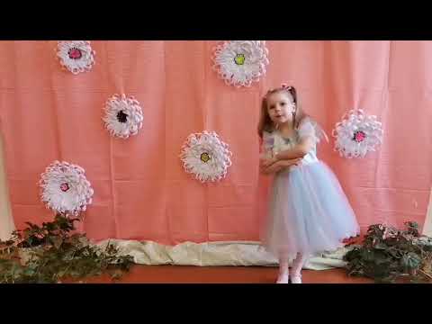 ПОЦЕЛУЮ БАБУШКУ В РОЗОВЫЕ ЩЕЧКИ (сл. Е.Лучникова - муз. В.Графчиковой). Исп. Полина ОРСИЧ (5 лет)