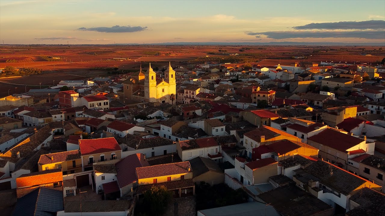 Villagarcía del Llano | Imágenes de dron al atardecer 4k