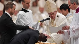 ローマ法王、イタリアの「移民の英雄」を洗礼