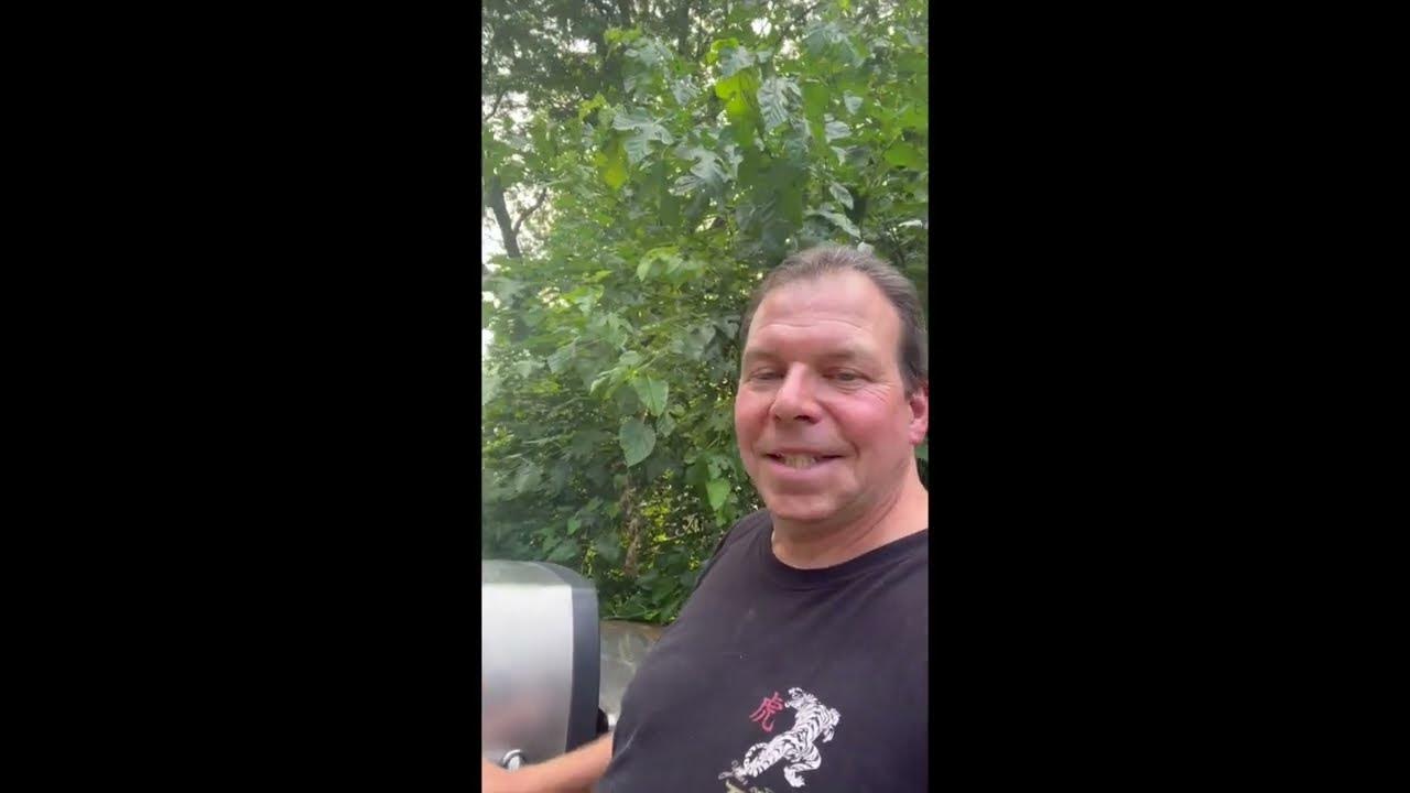 Should I Leave My Grill Open or Closed??? should I leave my grill open