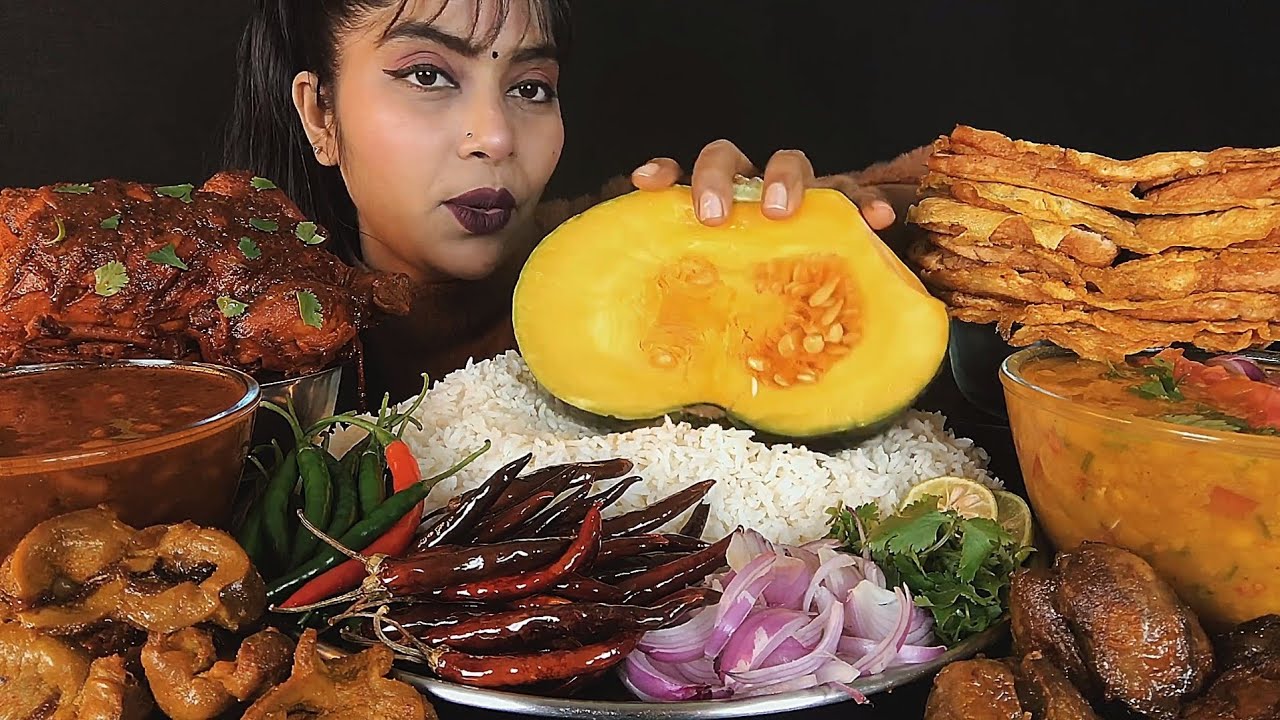 Eating asmr kaddu bharta bread omelet Dal cahna Dal whole chicken kaleji fry pathri fry | big bites 