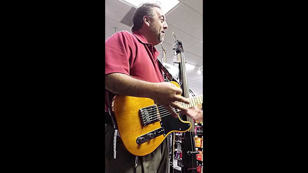 TC Electronic X4 Flashback Demo at Upbeat Music - With or Without Frank