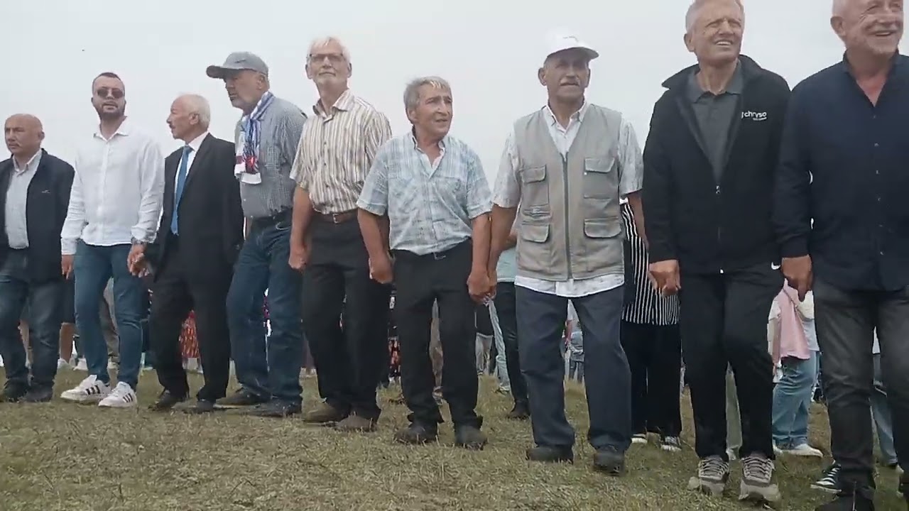 Sisdağı yaylası (2)  tepede ısınma turu müzisyenlerin ve kültürü yaşayanlara saygı