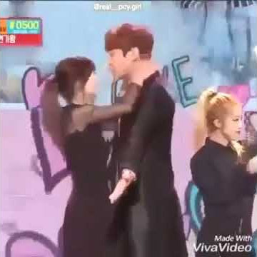 Download lagu Exo reaction to Lay kissing a Girl ! OMG