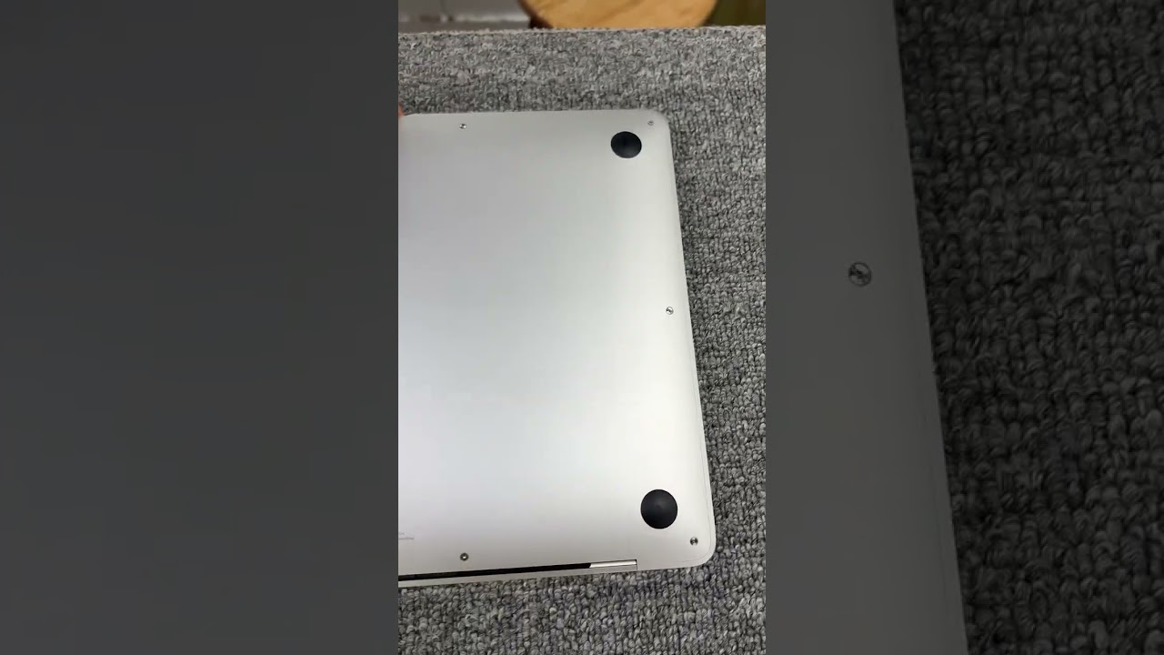 MacBook Air 13” 2019 i5 8GB 256GB A1932 Silver color good