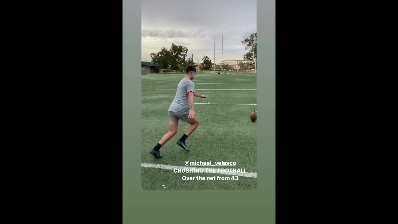 College kicker makes 43 yard field goal