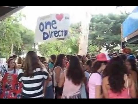 וִידֵאוֹ: One Direction נטו שווי: ויקי, נשואים, משפחה, חתונה, משכורת, אחים