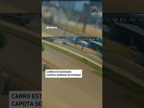 Carro estacionado capota sozinho no Paraná #shorts