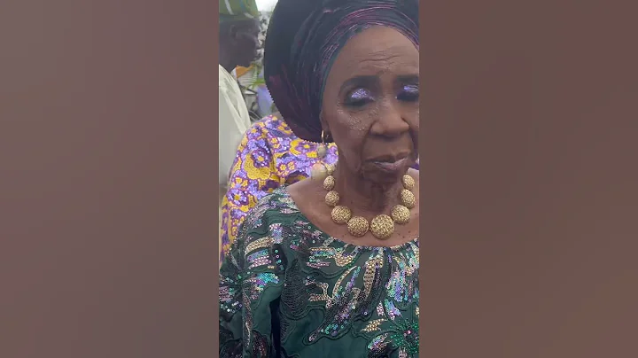 WASIU AYINDE’S ADORABLE MOTHER SHINES AT HIS CORONATION AS THE OLORI OMOOBA OF IJEBU LAND