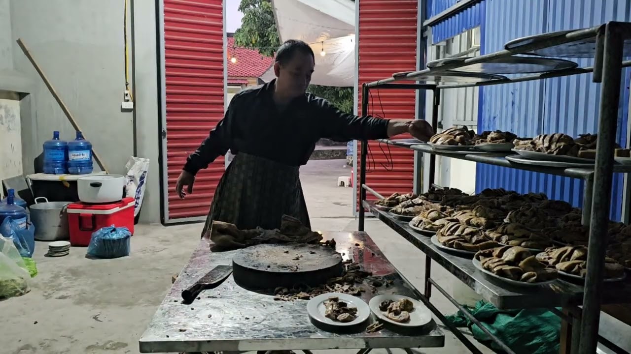 Xem họ chặt một con ngan có được 4 đĩa không nhé .