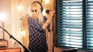 The Kills perform Heart Of A Dog in the 6 Music Live Room