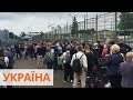 Украинцы массово едут в Польшу. В очередях на границах застряли сотни людей