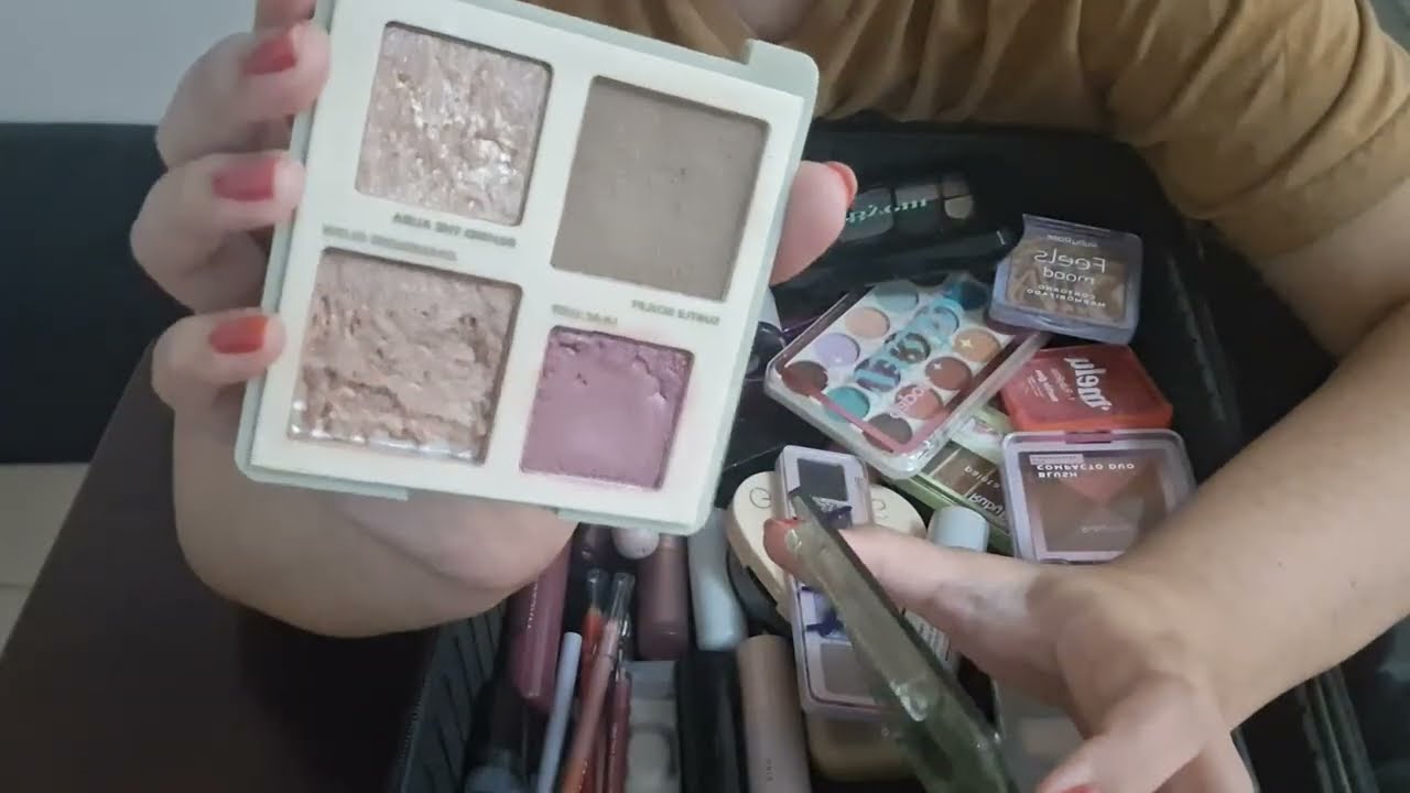 ASMR Fazendo a limpa na maleta de maquiagem