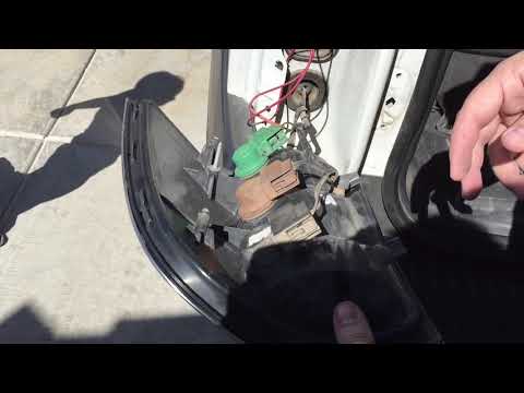 Tail Light Bulb Replacement-2004 Mercury Mountaineer