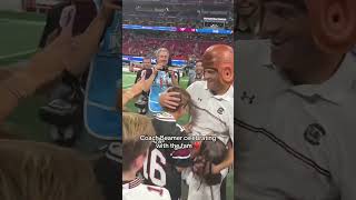 Shane Beamer Celebrates With His Family After Defeating Virginia Tech ❤️ Resimi