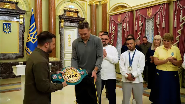 БОКСЕР УСИК ПОДАРУВАВ ПРЕЗИДЕНТУ ЗЕЛЕНСЬКОМУ ПОЯС WBC.