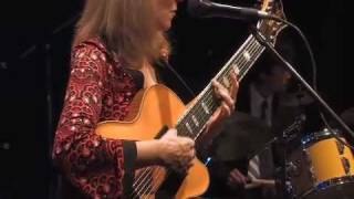 Diane Hubka - jazz vocalist / guitarist - Dindi chords