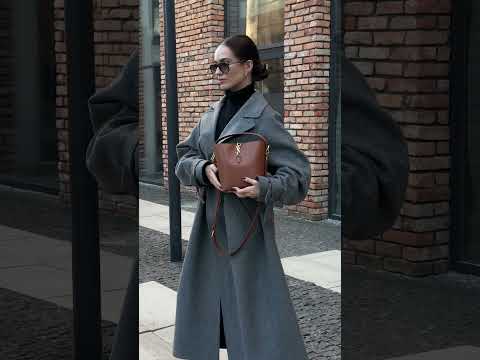 Сумка жіноча Medium Le 37 Shiny Leather Bucket Bag Brown, видео 3