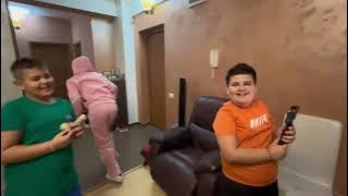 Leo and Nicoll at Mihaela's house with the grandchildren making our Christmas plans 🎅 ❄️🎄❤️