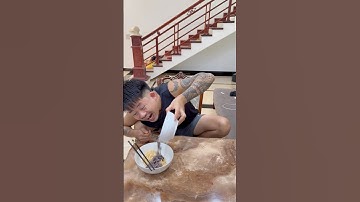 Khi vợ nhờ Chồng Khờ Ngơ trông giúp bát mì tôm và cái kết