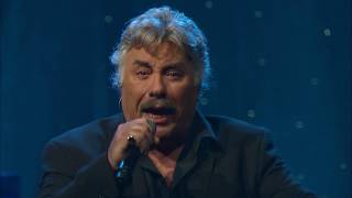 Tony Orlando Performs "Tie A Yellow Ribbon Round The Ole Oak Tree" | Huckabee