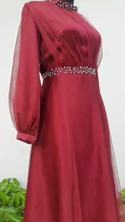 baju drapery dengan hiasan payet di pinggang dan leher