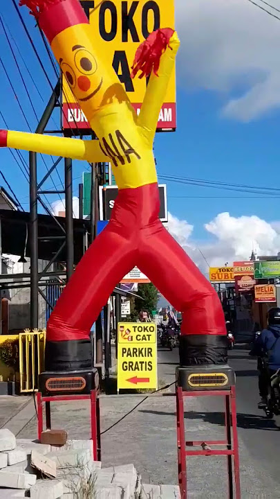 YELLOW DANCING BALLOON GOING MAD!! #skydancer #dancingballoon #balloon #yellowballoon #balloons