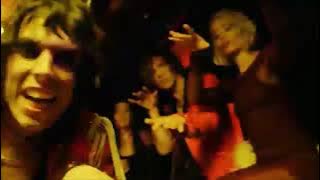 Download lagu We will rock you (Queen Cover) - The Struts