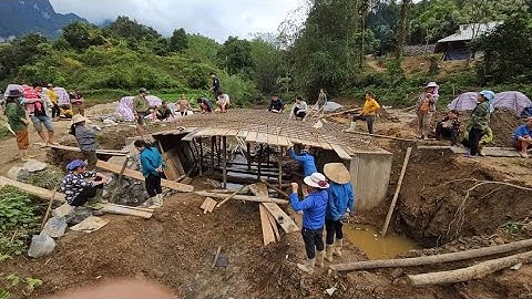 Ông bà cụ 90 sinh tồn đang chờ cầu Khuổi Bốc ghép cốt pha khó khăn nhất. Nguyễn Tất Thắng