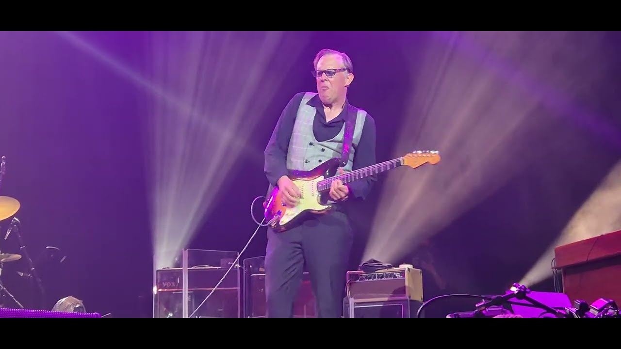Joe Bonamassa - Treat Her Right (with Gerry McAvoy) & Bad Penny