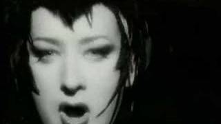 Boy George - Love is leaving chords