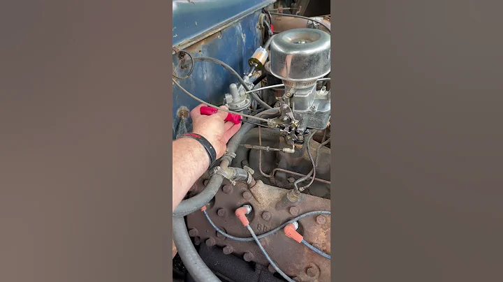 Setting the idle speed on a 1949 Ford with a flathead V8. #1949ford #flatheadv8