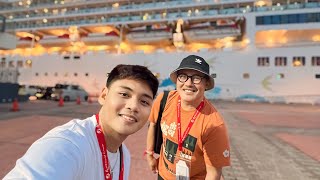 Team Orange on board Resorts World Cruises / Resorts World One