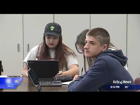 Medical Lake High School students return to school with laptops