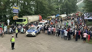 RATUSAN SOPIR MENANGIS !!! Warga Ikut Menjadi Saksi Hal Tak Diingkan Terjadi Tikungan Menanjak Tajam