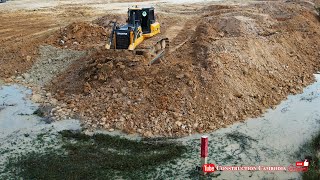 Best Using SHANTUI DH17C3 Dozer Push Soils Into Water And Hyundai 25 Ton Dump Trucks Land Filling Up