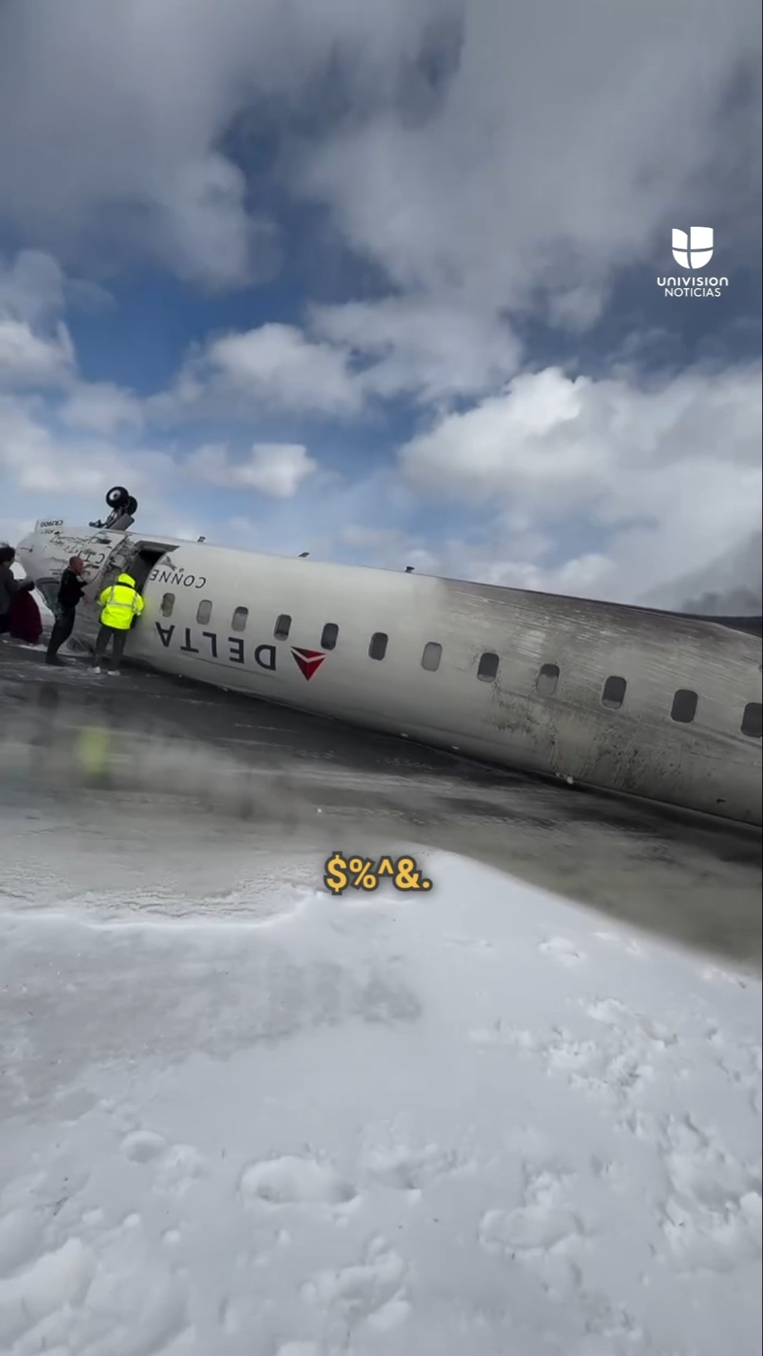 Pasajero grabó los momentos de angustia en el interior del avión accidentado en Toronto.