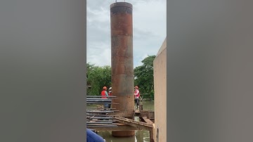 Hạ ống vách của cọc khoan nhồi😁