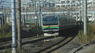 JR新川崎〜横浜駅間踏切内人立入りの影響で遅れている湘南新宿ライン普通平塚行きE231系2839YK-32+E231系U45と京浜東北・根岸線快速大宮行きE233系1428B166がJR大船駅を発車！