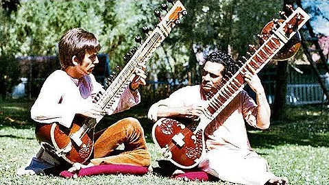 Ravi Shankar, George Harrison'a Sitar Çalmayı Öğretiyor (1968) Rishikesh, Hindistan