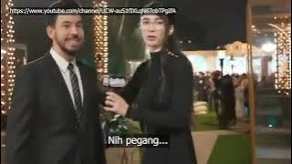 Reporter ini Gak Tahu yang diwawancarai nya adalah Mike Shinoda dari Linkin Park