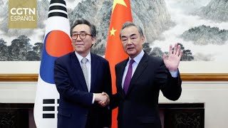 Canciller chino sostiene conversaciones con su homólogo de República de Corea