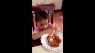 Belinda Eats Spaghetti เดกสองภาษา