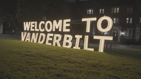 Incoming students welcomed at Founders Walk, learn ‘The Vanderbilt Way’