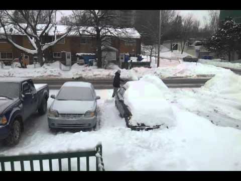 Vidéo: Comment survivre à une voiture dans un blizzard ?