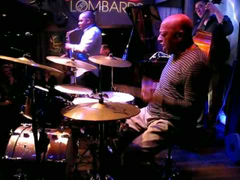 Behind the drums of Roy Haynes, live in Paris 2008 !!! See how he plays ! Fontain of Youth quartet