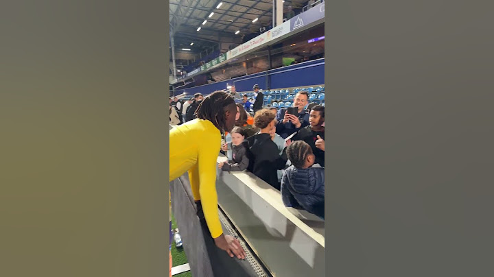 Eberechi Eze stayed behind to meet fans after Palace beat his old club QPR 🥹What a top lad