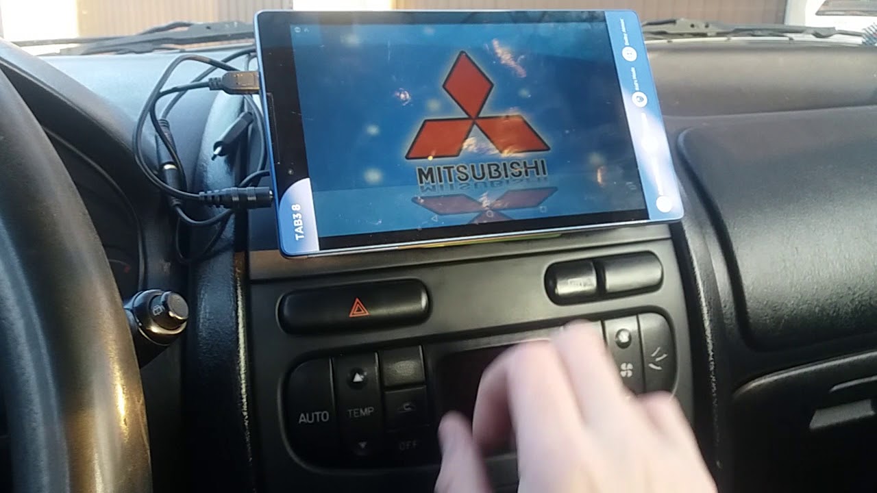 Mitsubishi Carisma 1.8 GDI radio/tablet stabilne zasilanie