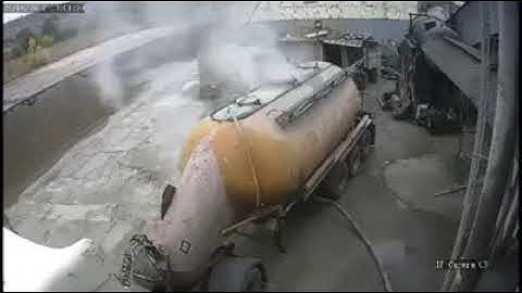 CCTV Bulk tanker overpressurization blow out loading hatch