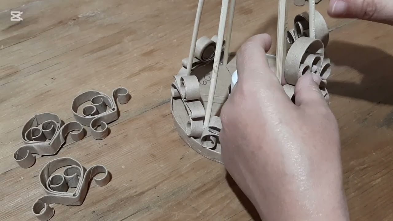 Tutorial * Como hacer un  Árbol de Navidad con  filigrana de cartón *